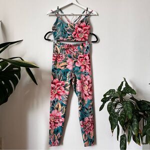 Show Me Your Mumu Moves Set of Leggings and Tops Size S